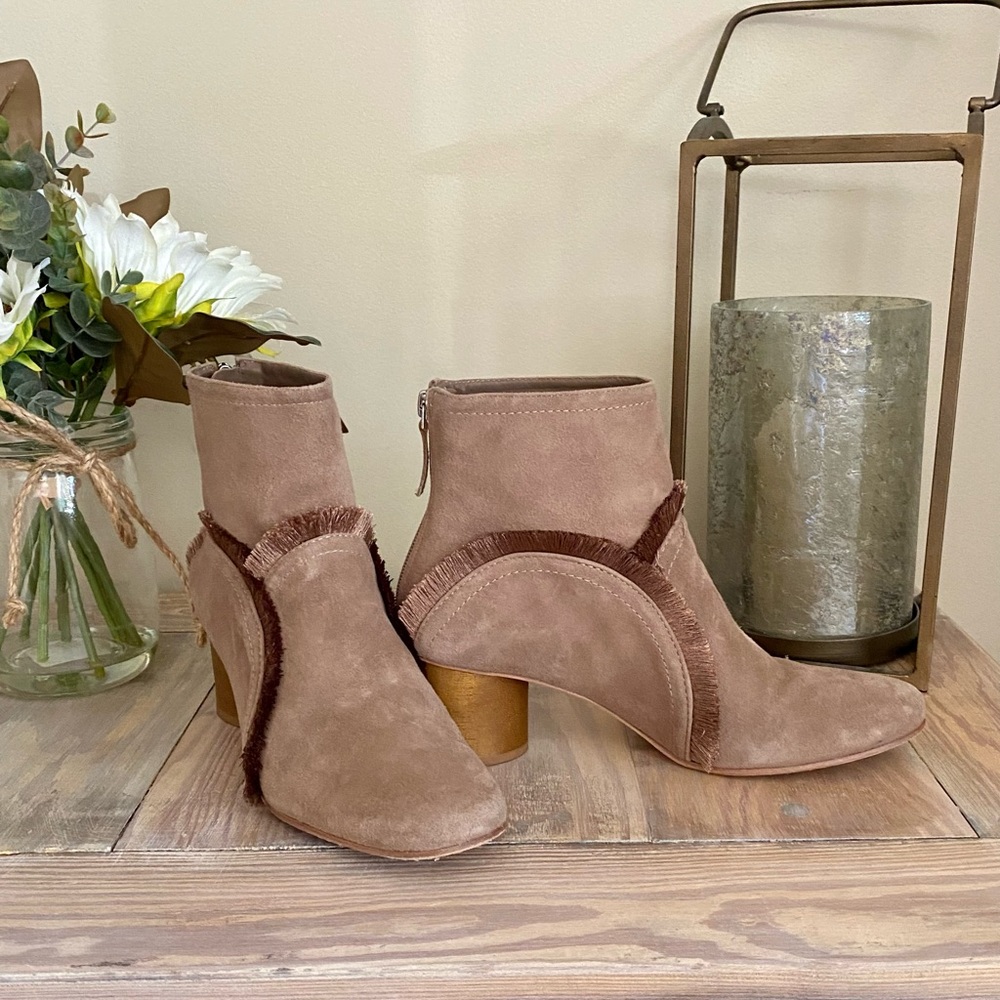 Bernardo Suede Fringe Ingrid Taupe Bootie🍂